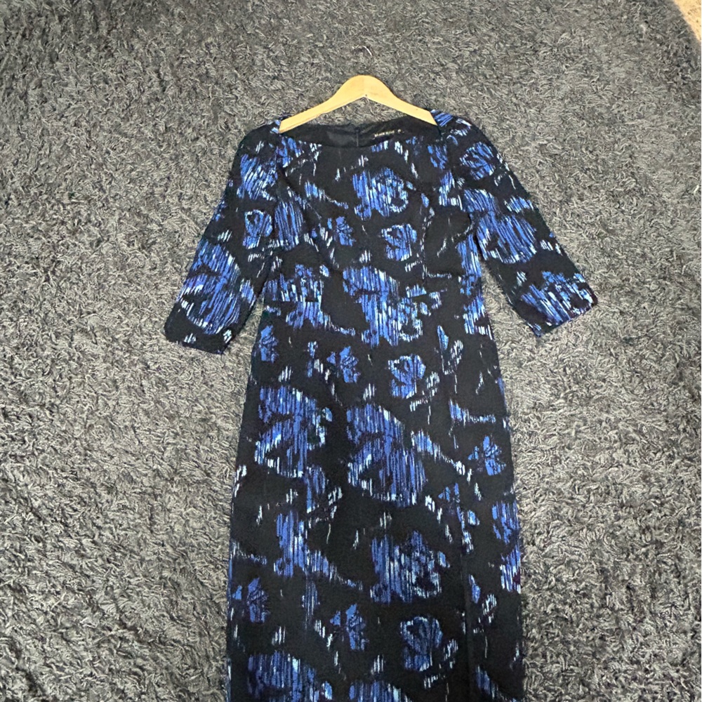 BLACK HALO Woman’s Quarter Sleeve Sheath Dress